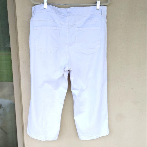 Ruby Rd. White Denim Cropped Jeans (16W) - Picture 9 of 10